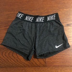 Athletic shorts, size M